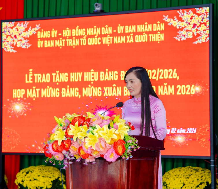 Đảng ủy xã Quới Thiện tổ chức trao tặng huy hiệu đảng đợt 03/02/2026 và họp mặt mừng Đảng, mừng xuân Bính Ngọ năm 2026