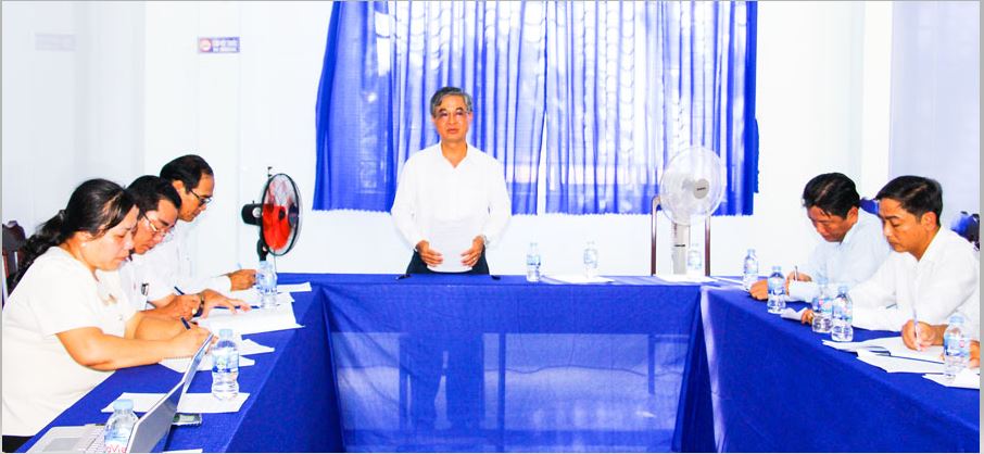 Phó Chủ tịch UBND tỉnh- Châu Văn Hòa khảo sát sạt lở tại xã Quới Thiện